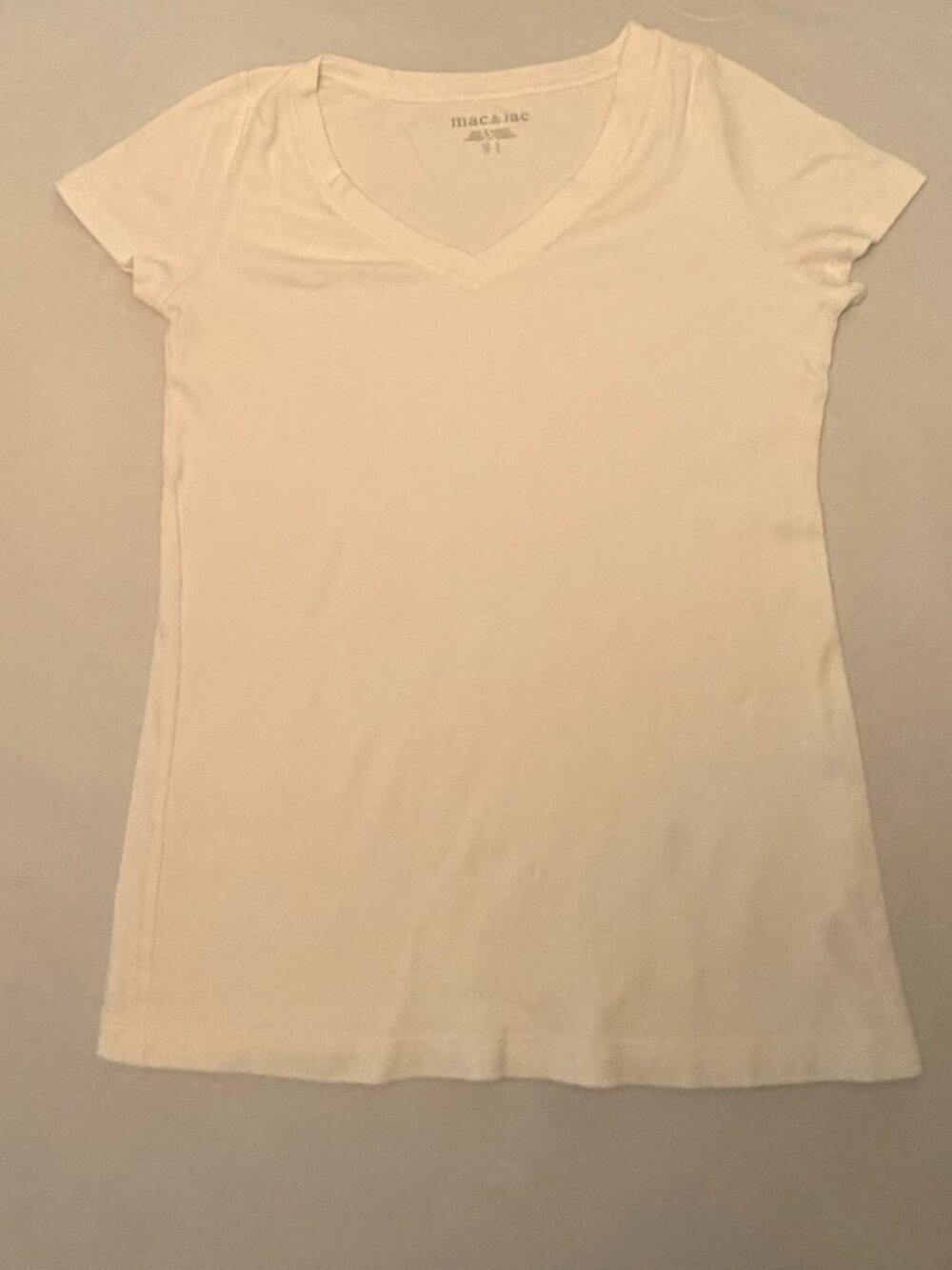 Mac & Jac White V-Neck Short Sleeve Tee Shirt Women's Medium Basic Essential